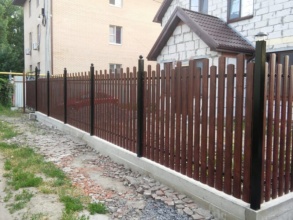 Забор из евроштакетника на ленточном фундаменте 16 метров фото цена за метр под ключ