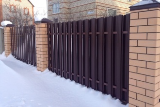 Забор из евроштакетника в шахматном порядке 30 метров фото в Фряново