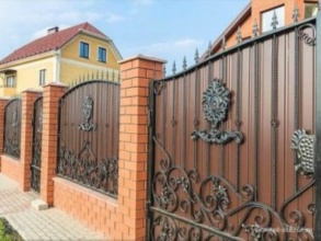 Кирпичный забор с ковкой  150 метров фото в Фряново