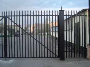 Сварные заборы с бетонированием столбов 12 метров фото в Фряново