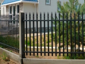 Сварные заборы на ленточном фундаменте 12 метров фото в Фряново