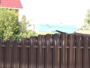 Забор из евроштакетника на ленточном фундаменте 10 метров фото в Фряново